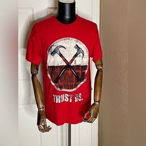 Roger Waters The Wall Live Tour 2010 "Trust Us" T-Shirt Red • Large             